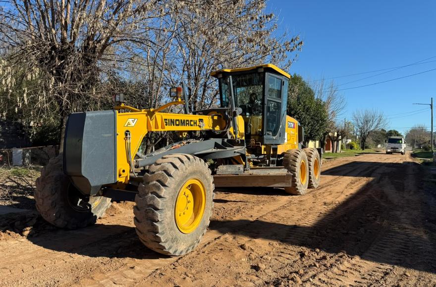 Poletti recorrió la obra de pavimentación en Barrio Libertad