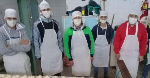 Personas privadas de libertad elaboraron facturas para donar en cuatro merenderos de San Nicolás