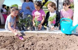 Alumnos de la Primaria N° 3 impulsan la creación de un mariposario en la Plaza del Estibador