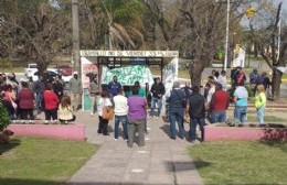 Convocan asamblea de trabajadores frente al municipio