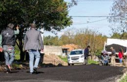 Poletti recorrió las obras de asfalto en el Barrio Avellaneda