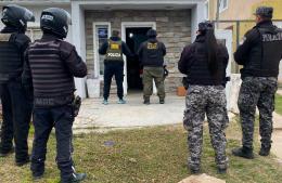 Robo de viudas negras en Villa Ramallo: siete allanamientos y dos detenidas en Córdoba
