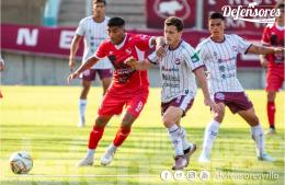 Defensores empató en su debut como local
