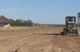 Trabajos de nivelación y mantenimiento en la costa del Paraná