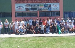 Abrazo al CEF N° 60 en solidaridad con el docente agredido