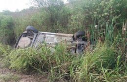 Volcó una camioneta en camino rural