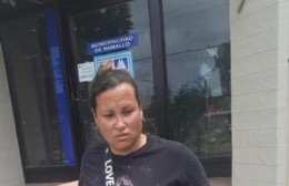 Mujer se encadenó en el municipio pidiendo por sus sobrinos