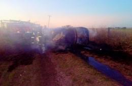 Accidente en zona rural cercana a Pérez Millán: vuelco e incendio total de un vehículo