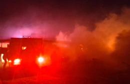 Pérez Millán: una maquinaria agrícola fue destruida por el fuego