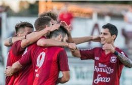 Defensores goleó a Gimnasia y se acomodó
