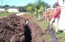 Continúan las obras de cloacas en el Barrio Laguna Paiva