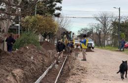 Comenzaron los trabajos de cord&oacute;n cuneta en Defensores de la Victoria