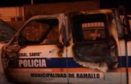 Investigan incendio de un móvil policial