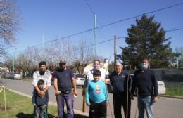 Plantación de álamos junto a la comunidad educativa de la Escuela Nº 26