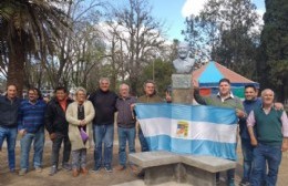 Inauguran el monumento a Perón en la Plaza José María Bustos