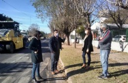 Pavimentan la calle de la Unidad Sanitaria de Villa Ramallo