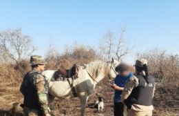 Prefectura detuvo a tres hombres que iniciaron un incendio