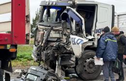 Camionero herido tras choque entre dos transportes