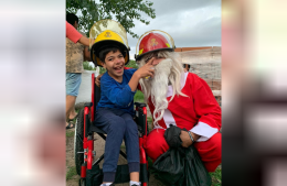 Tradicional recorrido navideño de los Bomberos Voluntarios por Ramallo