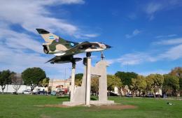 Exposición de autos clásicos en homenaje a los excombatientes de Malvinas