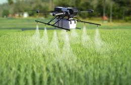 Buscan regular el uso de drones agrícolas