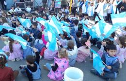 Villa Ramallo se viste de celeste y blanco para celebrar el Día de la Bandera